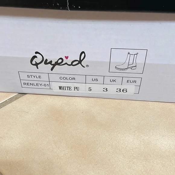 Qupid size 5 white chelsey boots - Picture 4 of 5